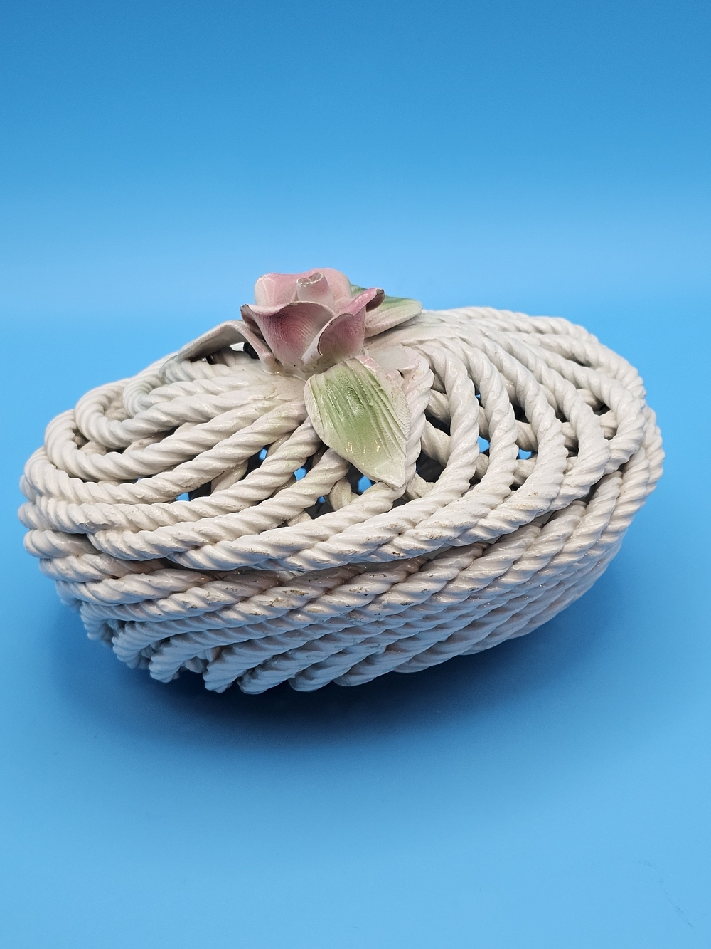 Italian Capodimonte Lidded Trinket Box, Twisted Rope Design